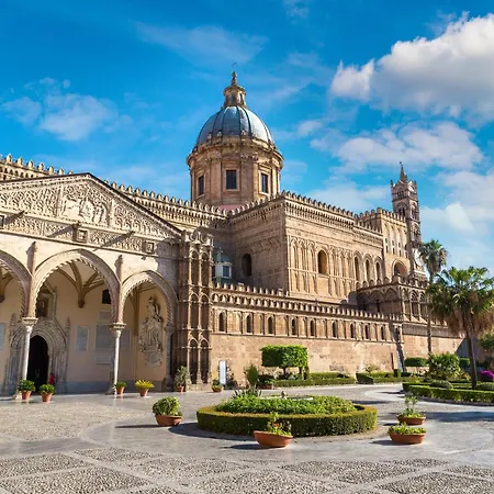 Dimora Degli Scalzi - Dive Into Palermo's History アパート *