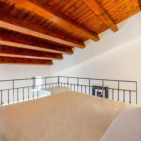 Apartamento Dimora Degli Scalzi - Dive Into Palermo's History