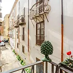 Apartment Dimora Degli Scalzi - Dive Into Palermo's History